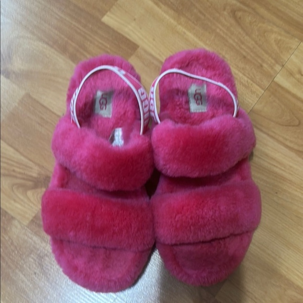 UGG Pink Fluffy Slipper slides women’s size 7